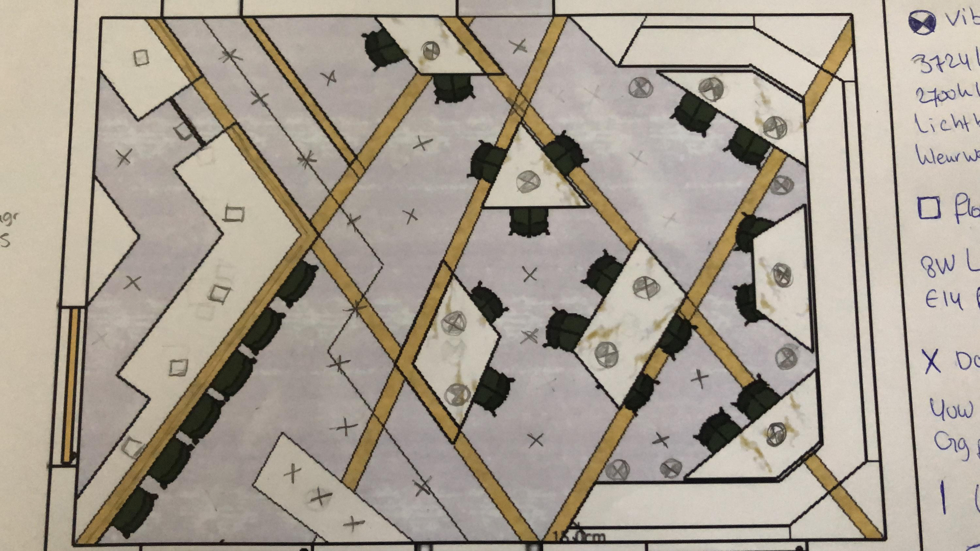 Top-view colored floor plan showing restaurant layout with tables, chairs and circulation paths.